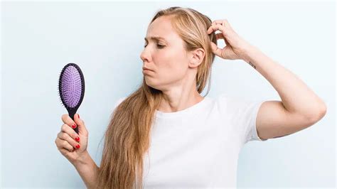Haaruitval Bij Vrouwen: Behandelingen En Preventie